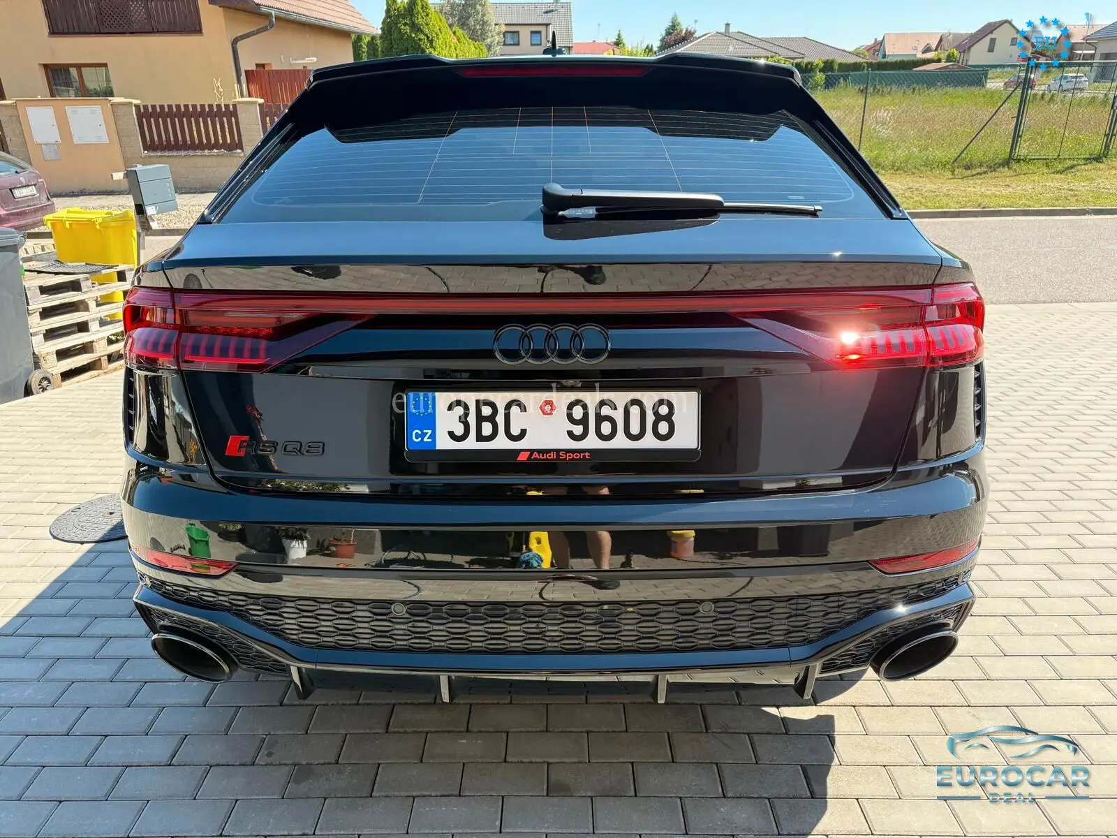 Audi RSQ8