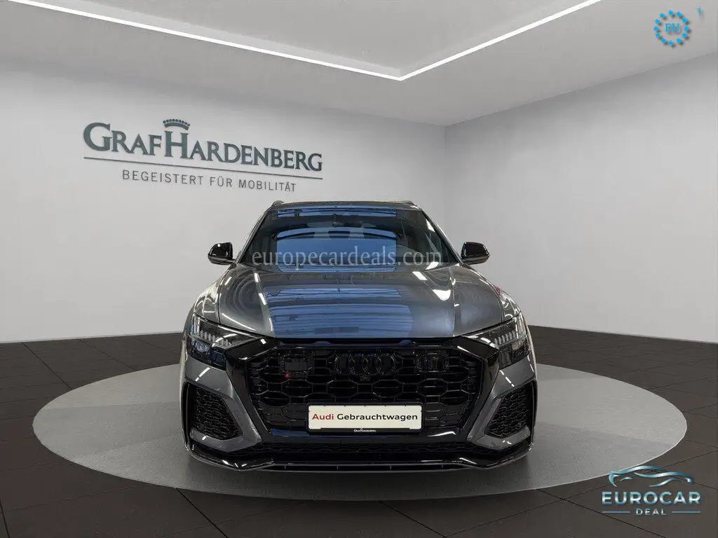Audi RSQ8