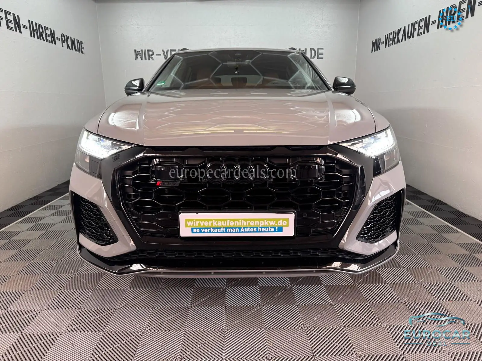Audi RSQ8