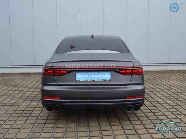 Audi S8