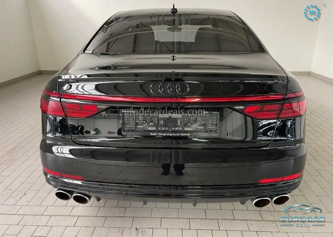 Audi S8