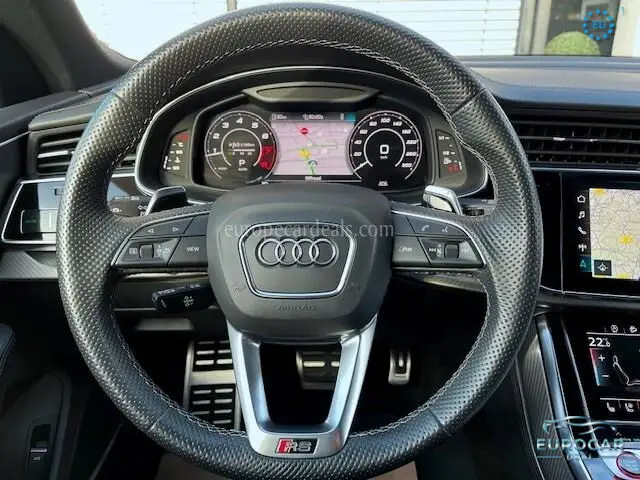 Audi RSQ8