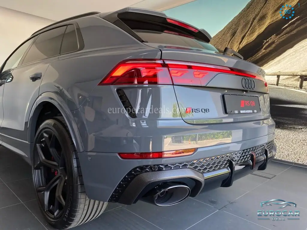 Audi RSQ8