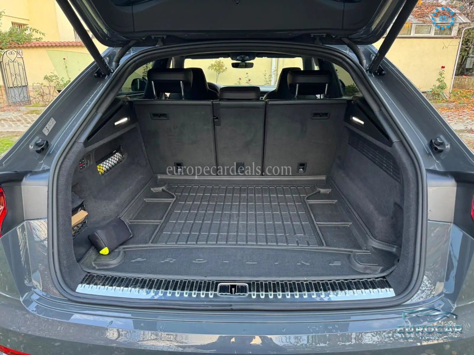 Audi RSQ8