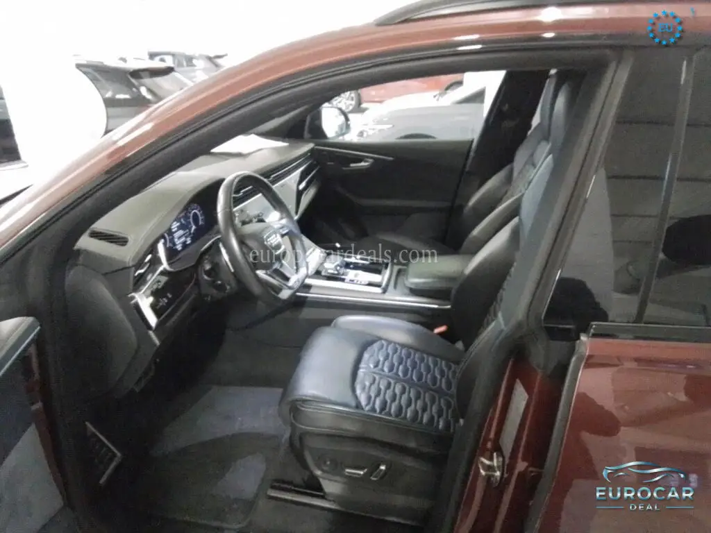 Audi RSQ8