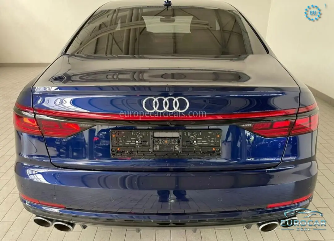 Audi S8