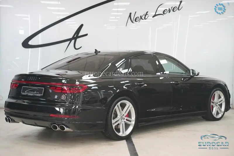 Audi S8