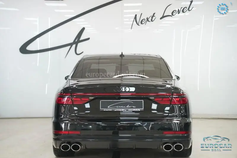 Audi S8