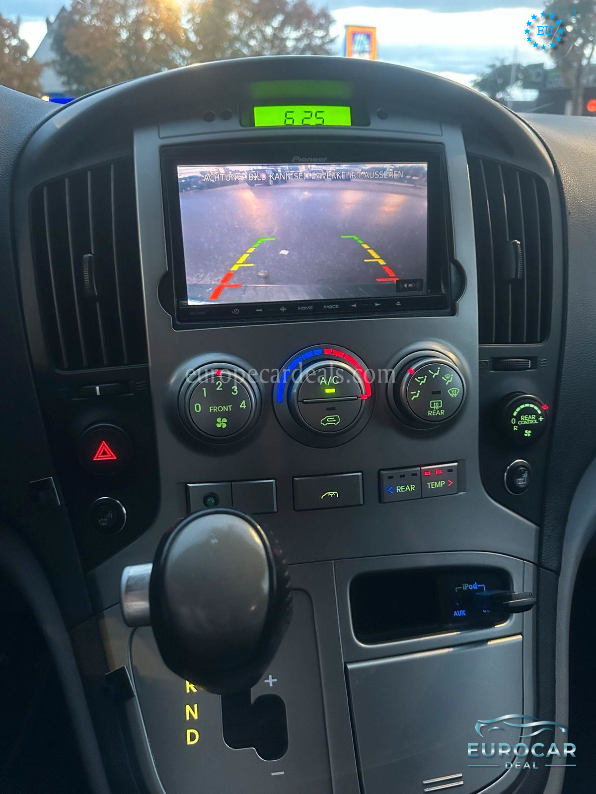 Hyundai H-1 Starex