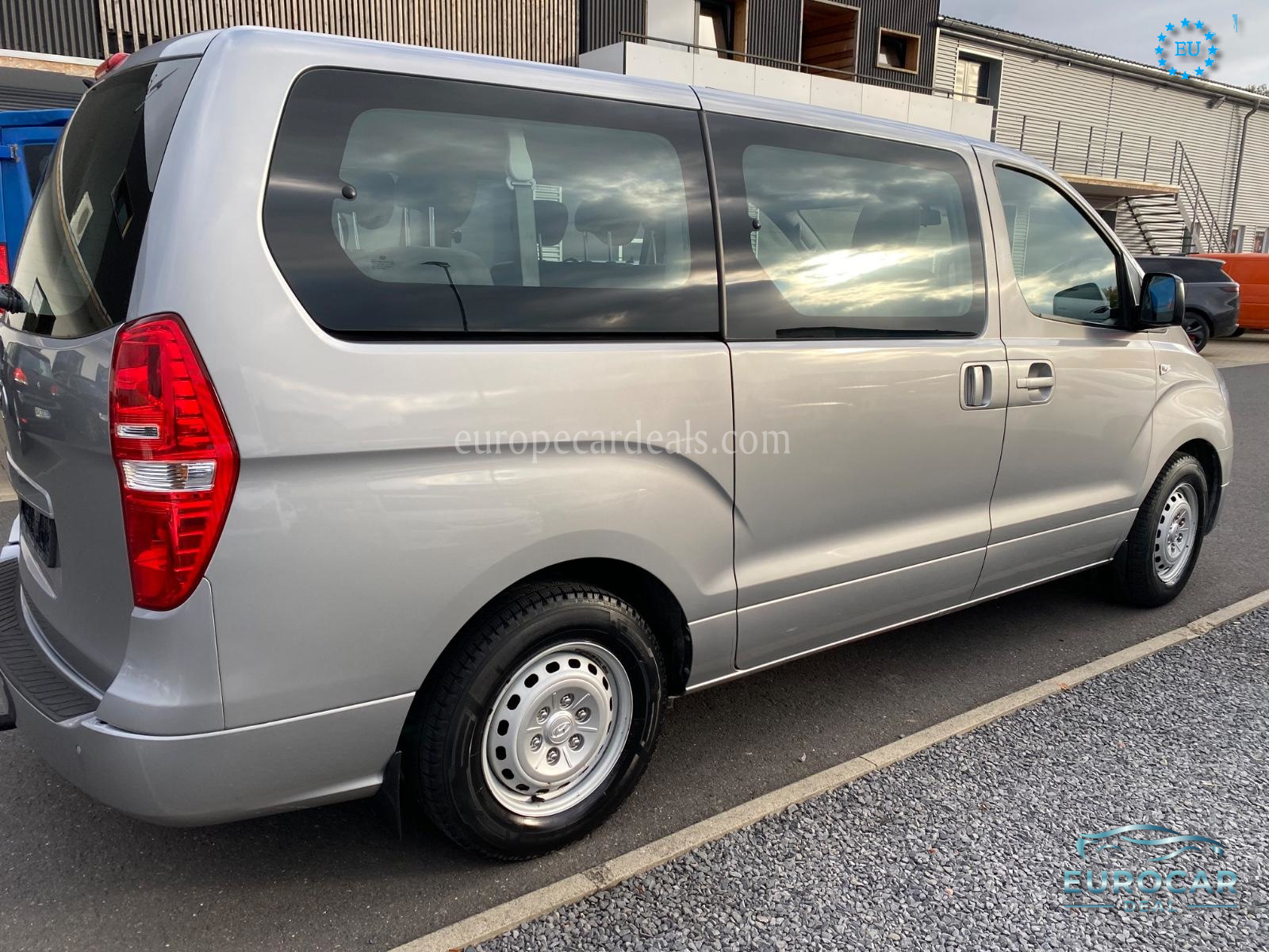 Hyundai H-1 Starex