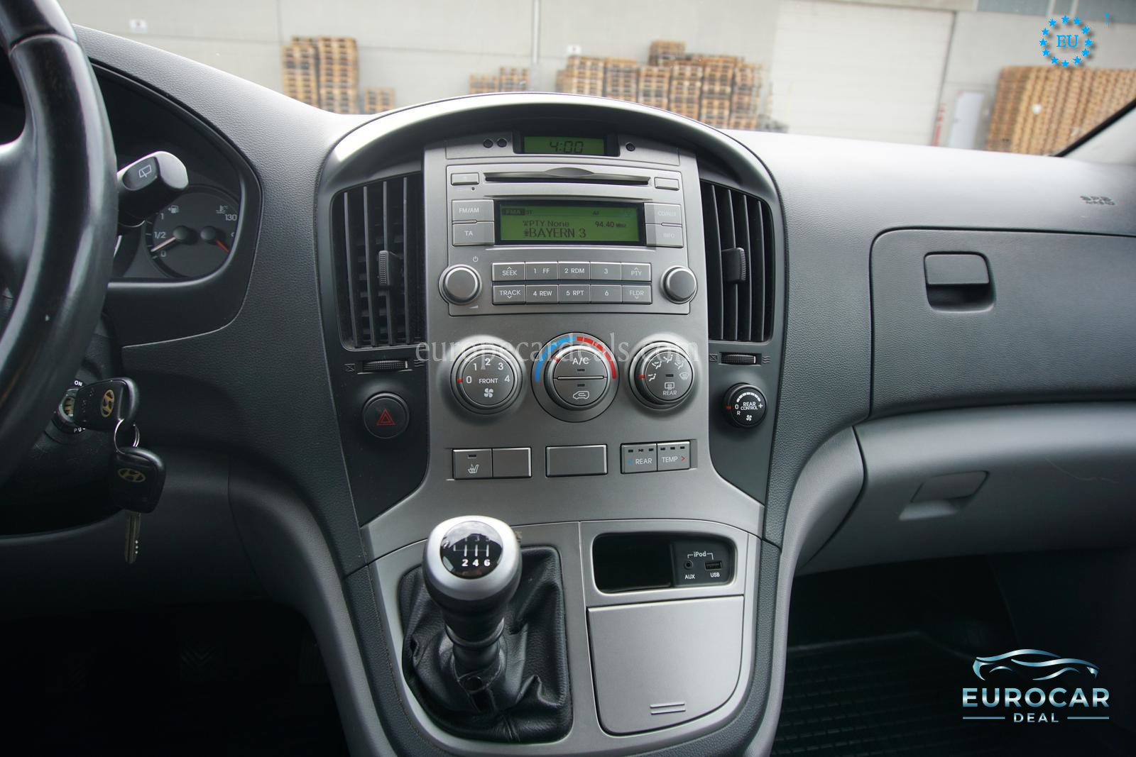 Hyundai H-1 Starex