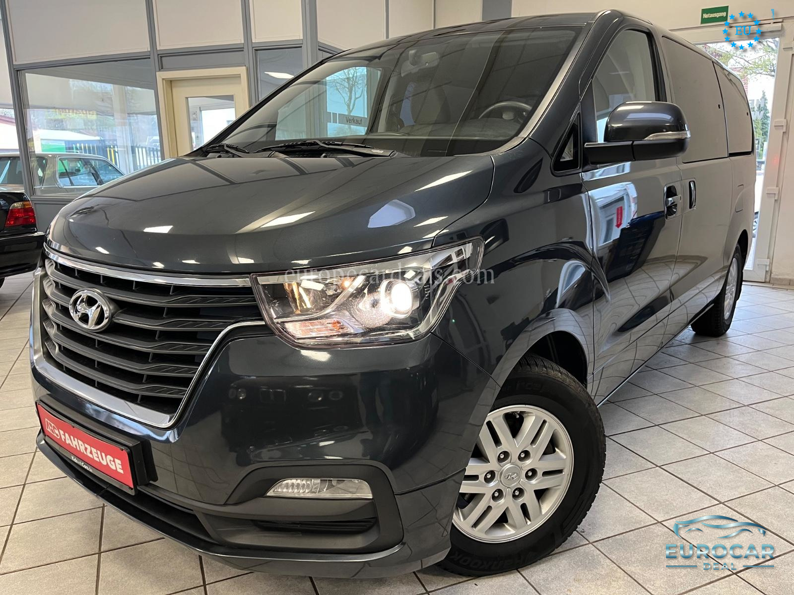 Hyundai H-1 Starex