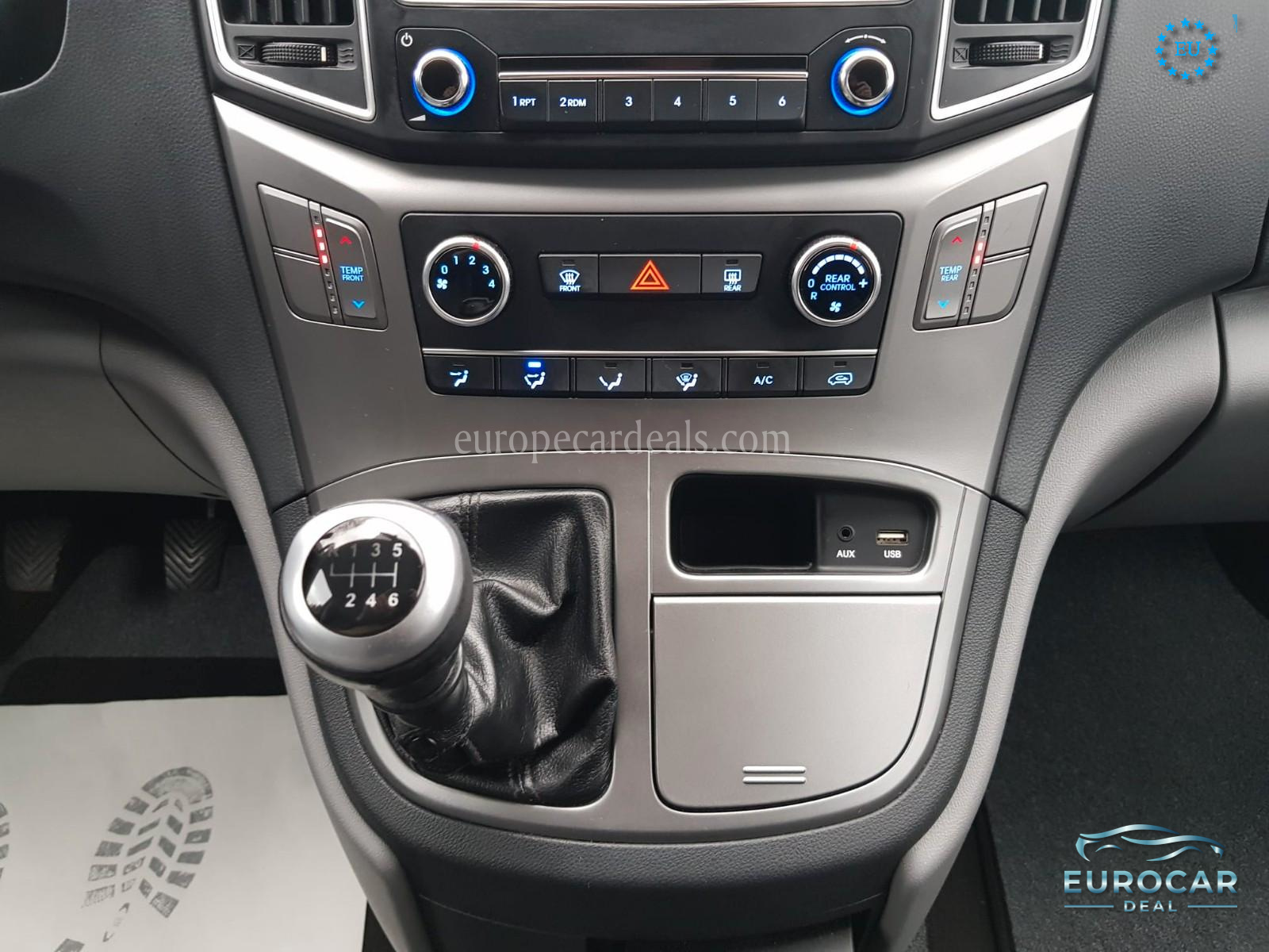 Hyundai H-1 Starex