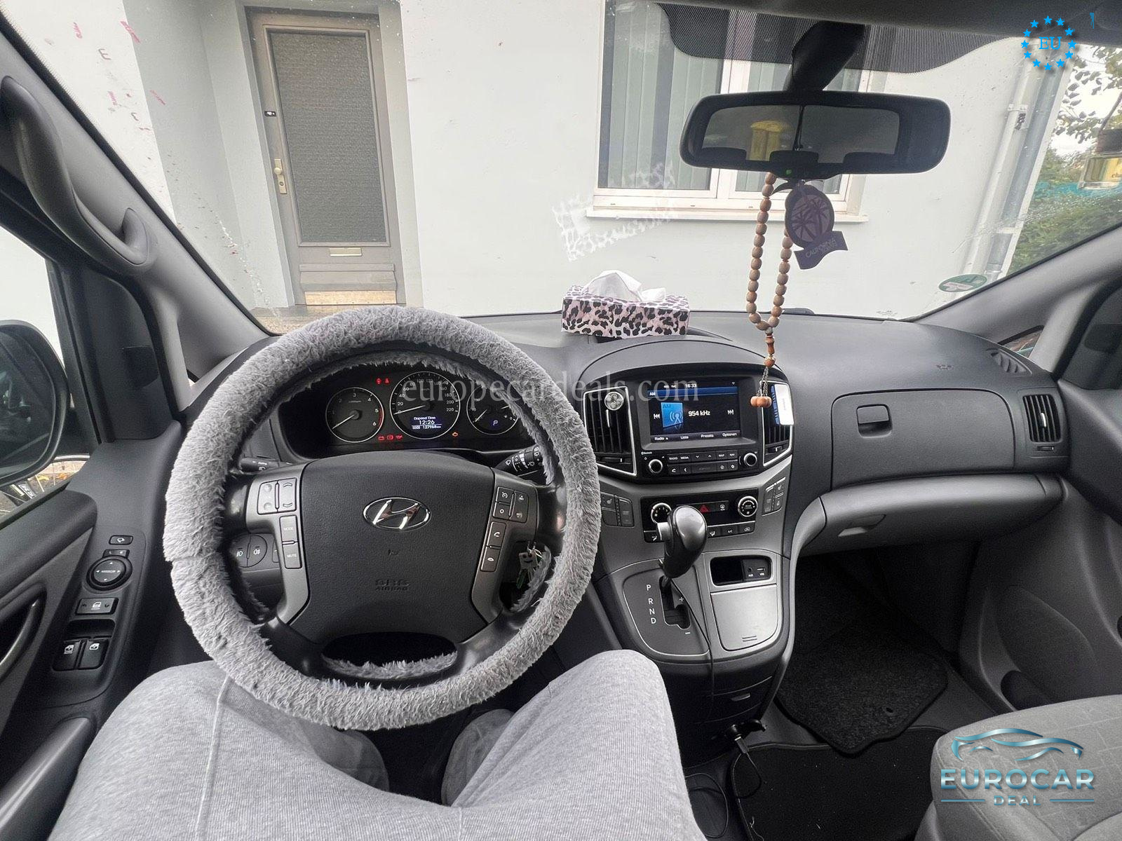Hyundai H-1 Starex