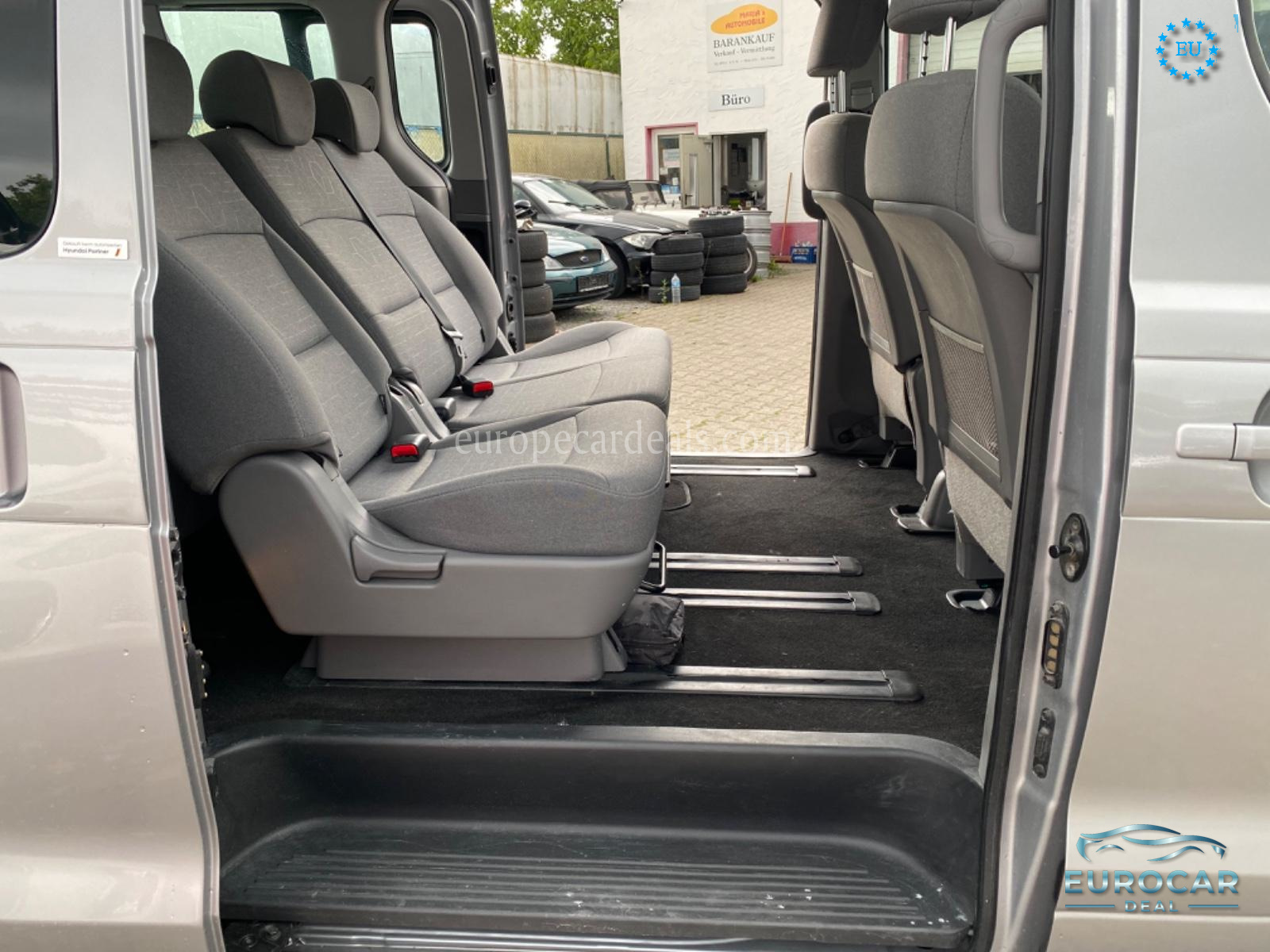 Hyundai H-1 Starex