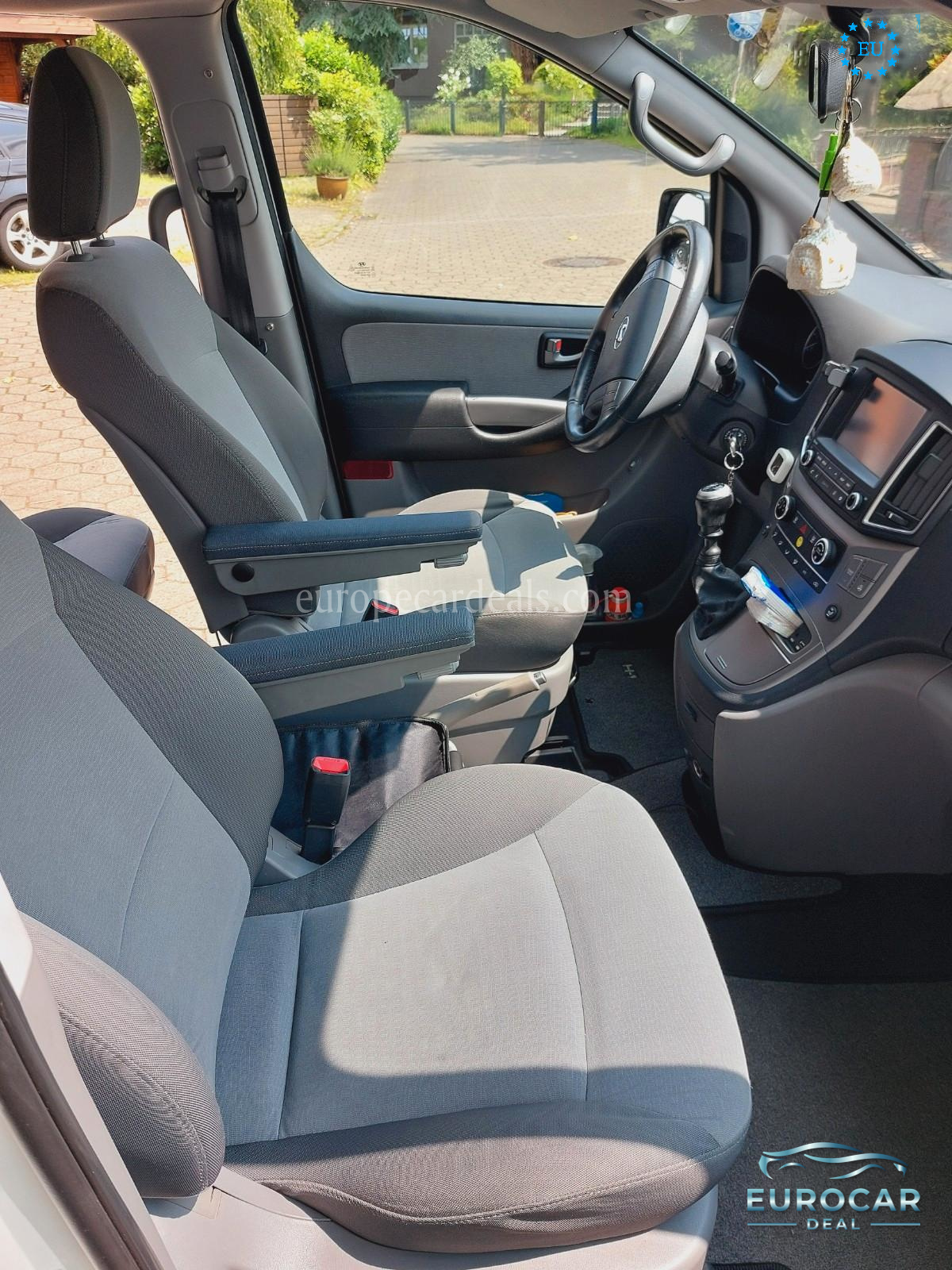 Hyundai H-1 Starex