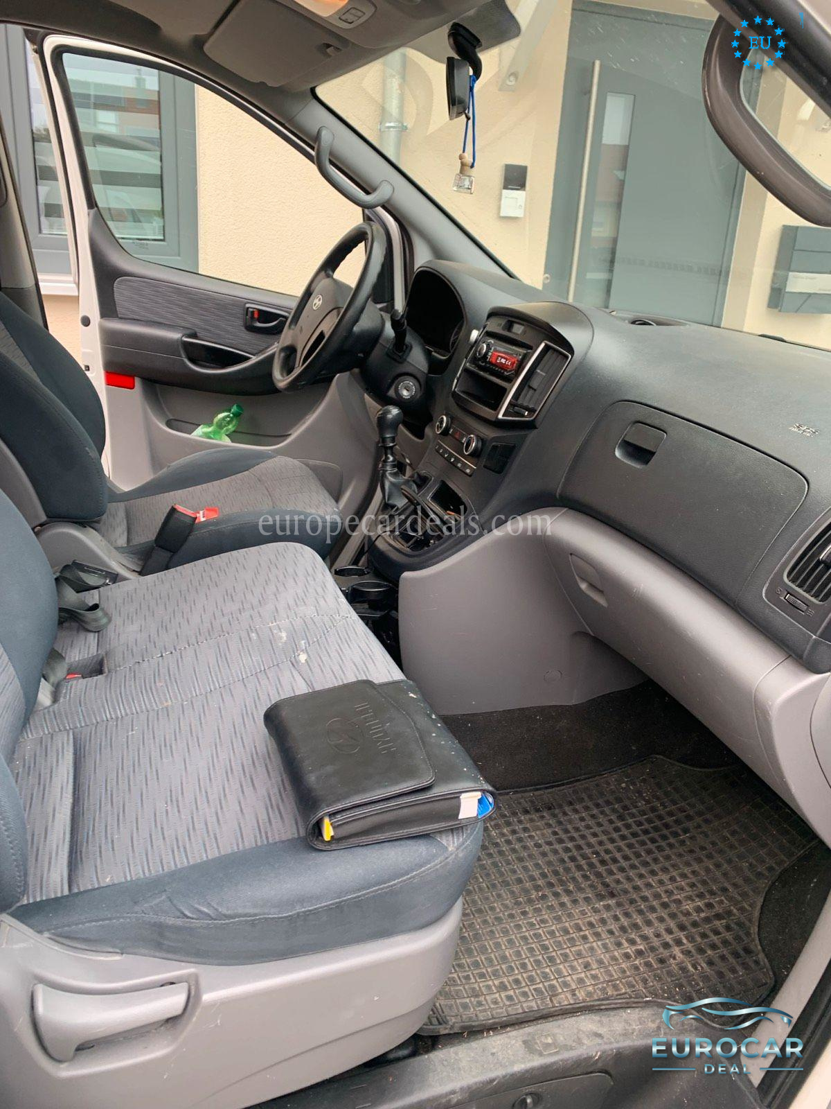 Hyundai H-1 Starex