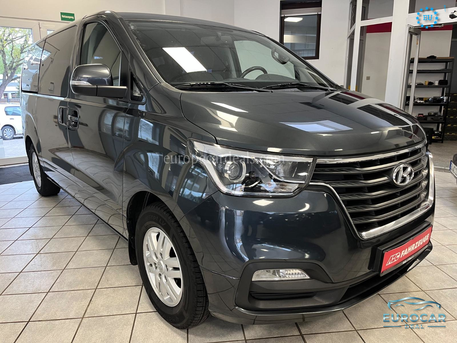 Hyundai H-1 Starex