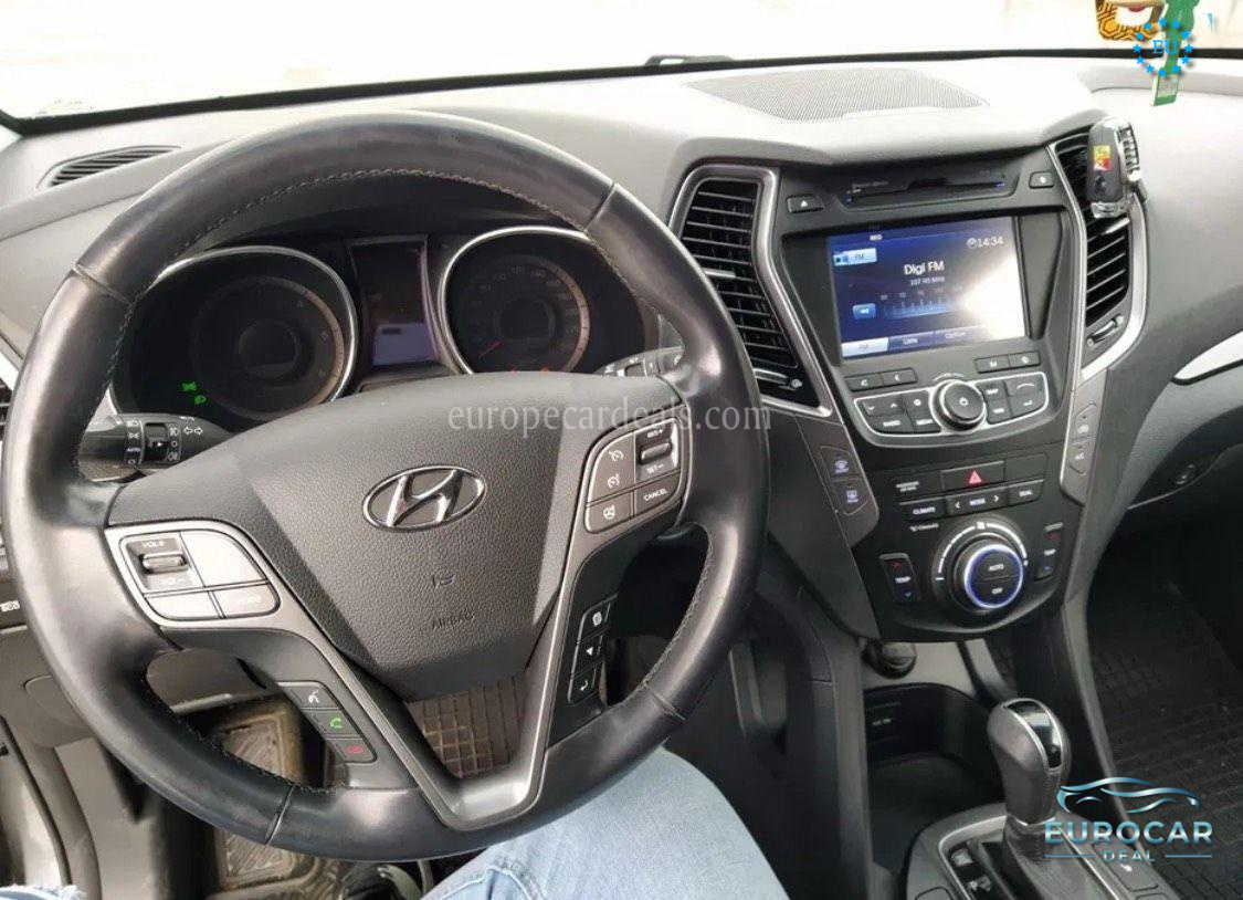 Hyundai SANTA FE