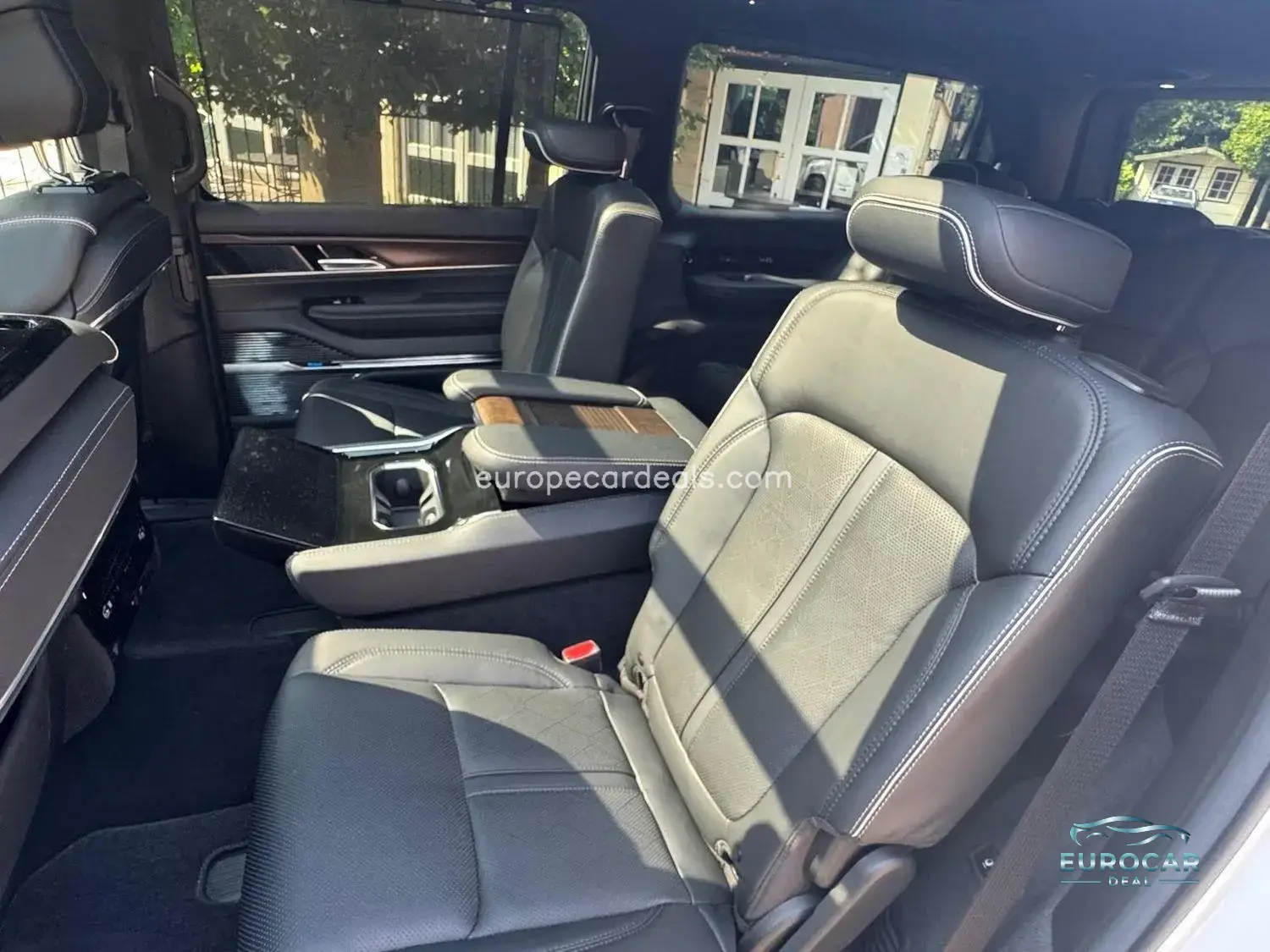 Jeep Wagoneer