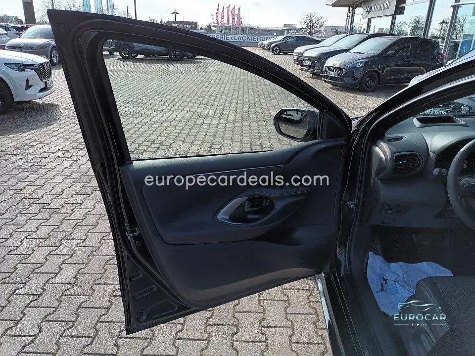 Mazda 2 Hybrid