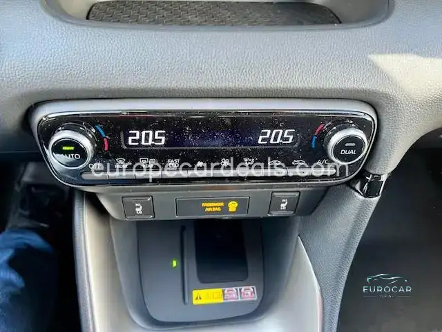 Mazda 2 Hybrid