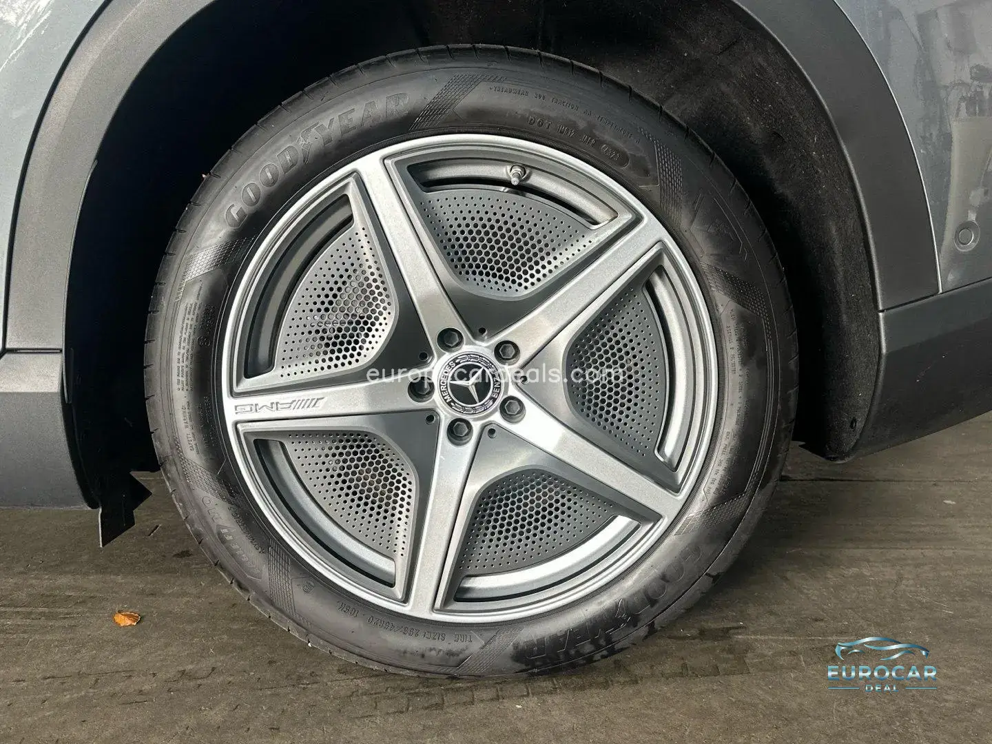 Mercedes-Benz EQE SUV