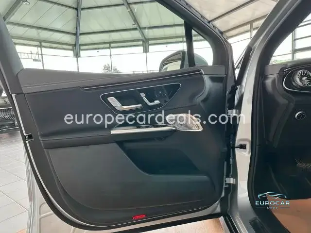 Mercedes-Benz EQE SUV