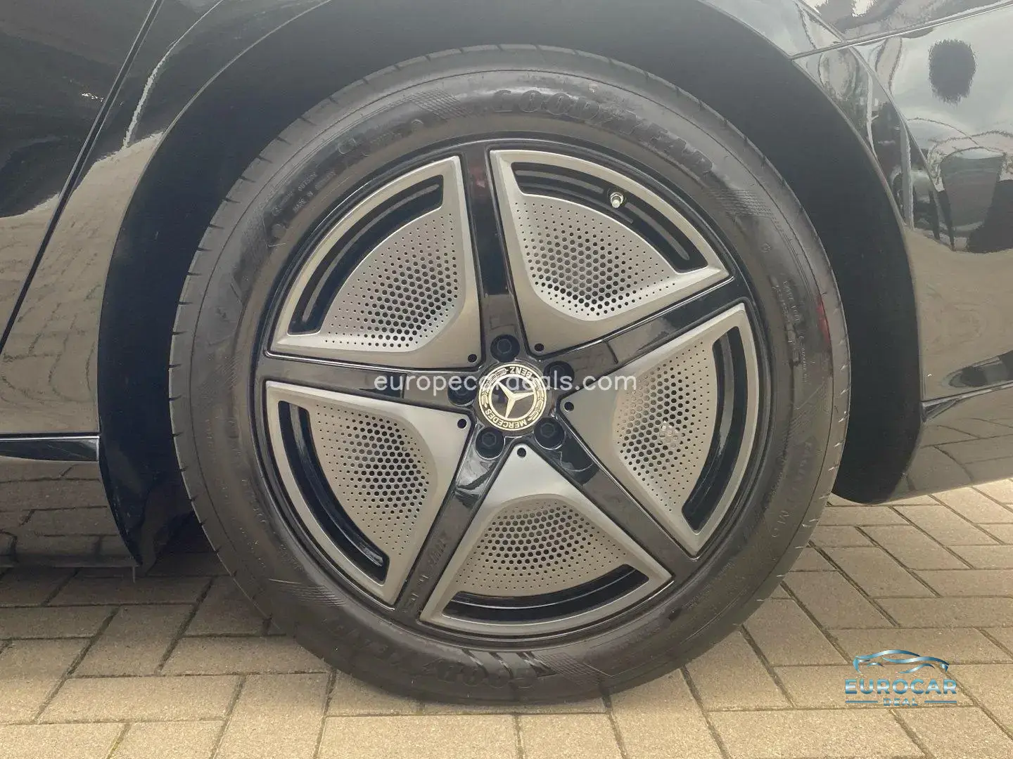 Mercedes-Benz EQS