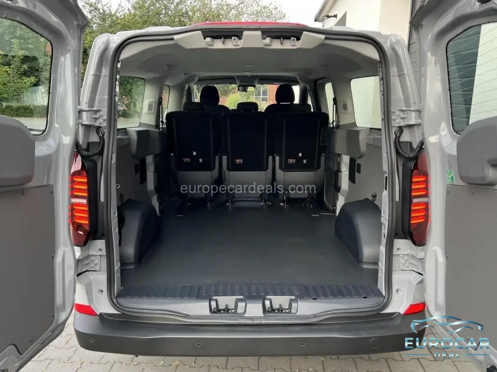 Volkswagen T7 Kombi