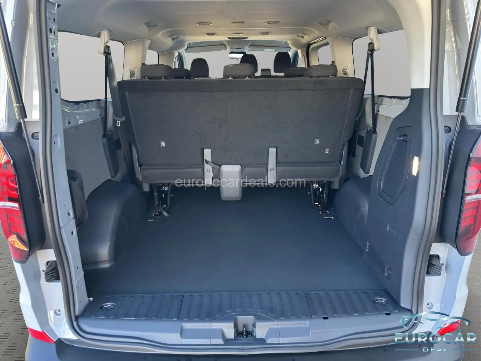 Volkswagen T7 Kombi