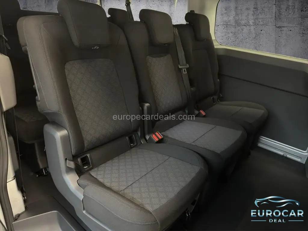 Volkswagen T7 Kombi