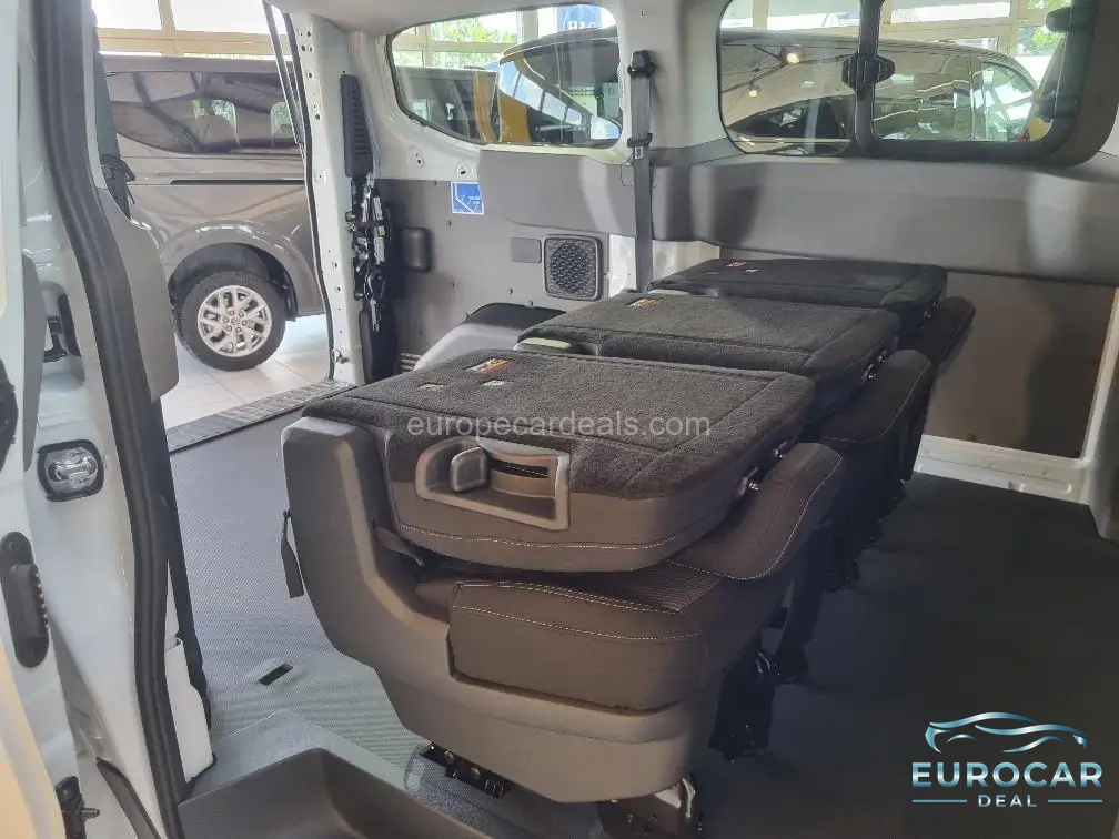 Volkswagen T7 Kombi