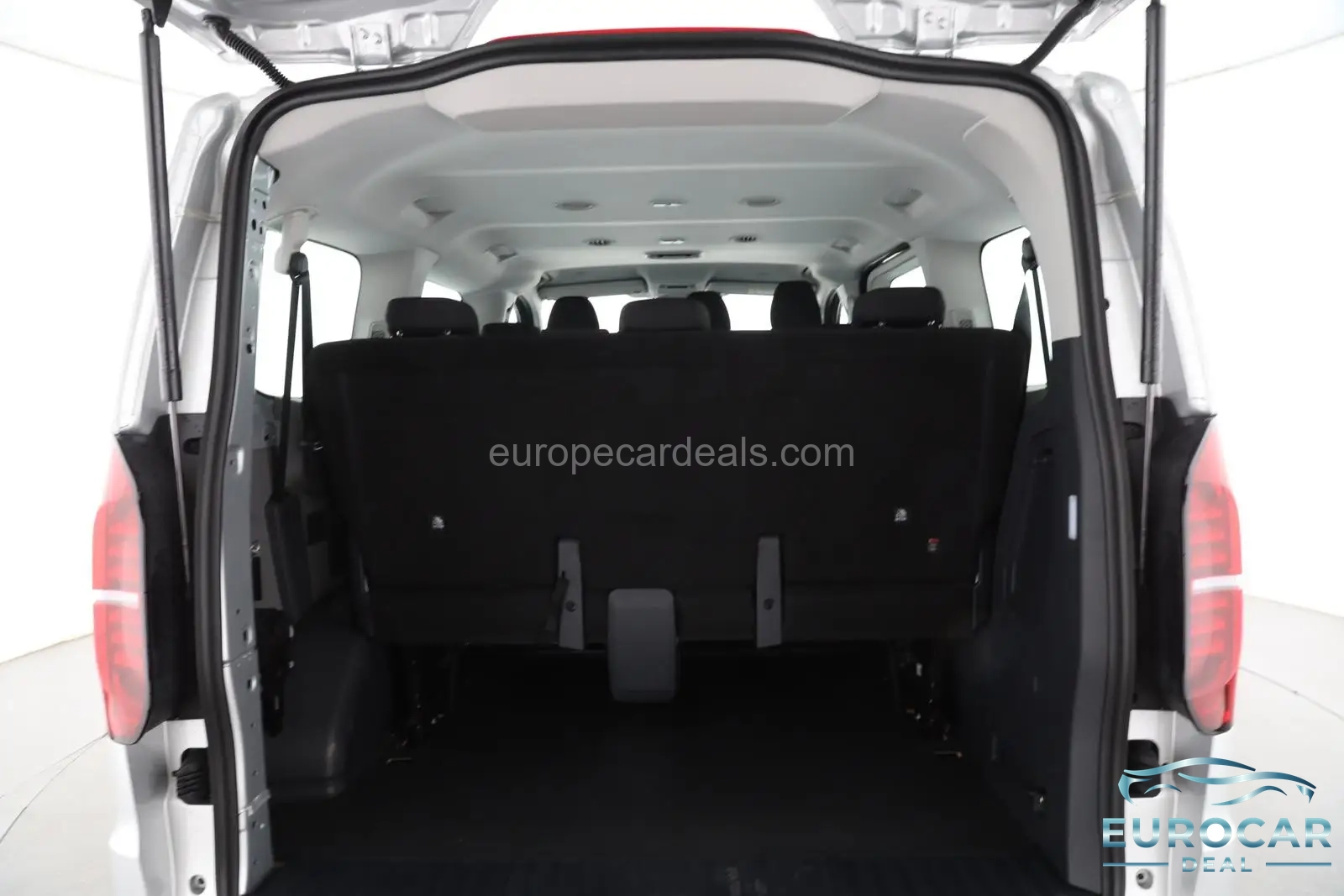 Volkswagen T7 Kombi