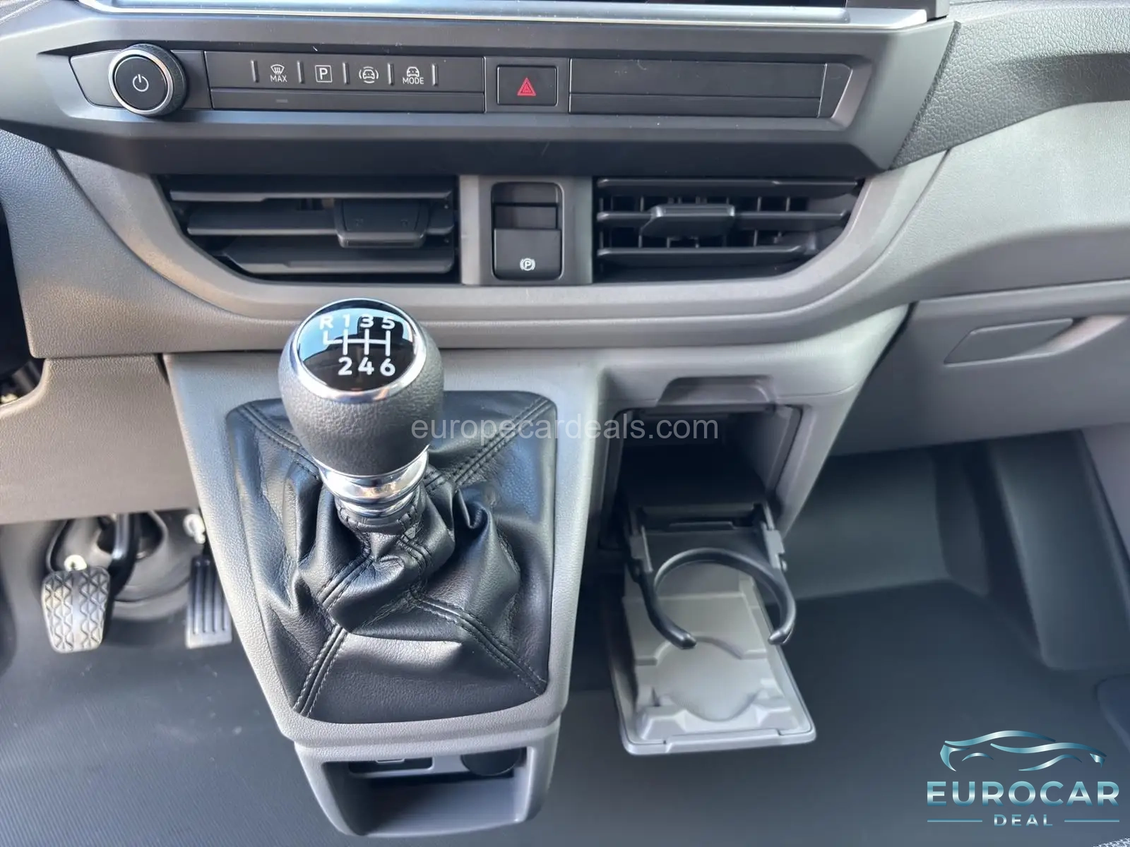 Volkswagen T7 Kombi