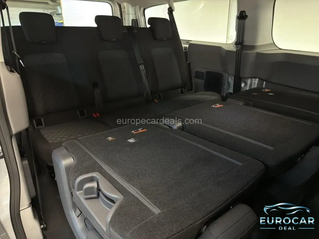 Volkswagen T7 Kombi