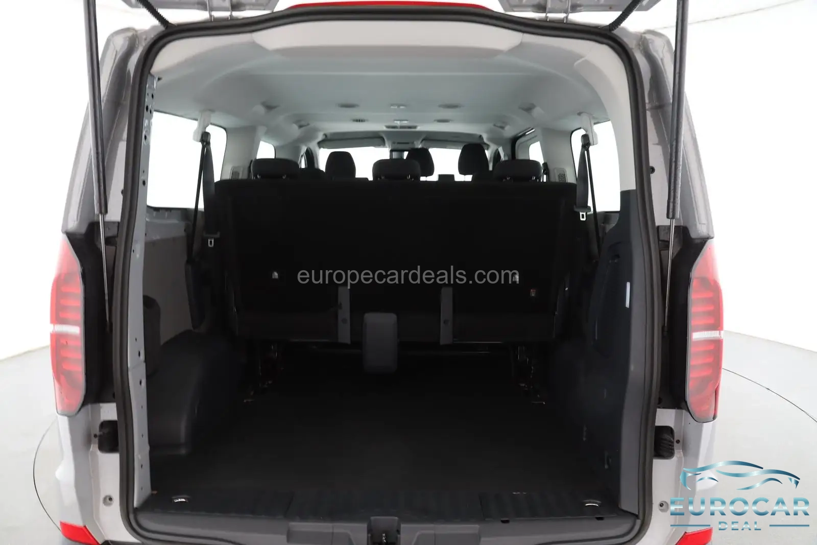 Volkswagen T7 Kombi