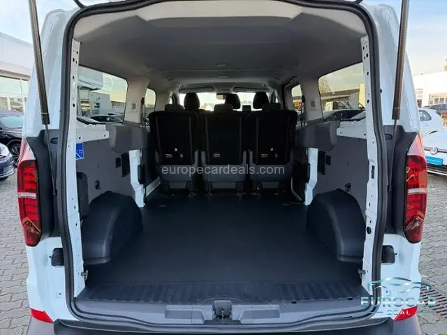 Volkswagen T7 Kombi