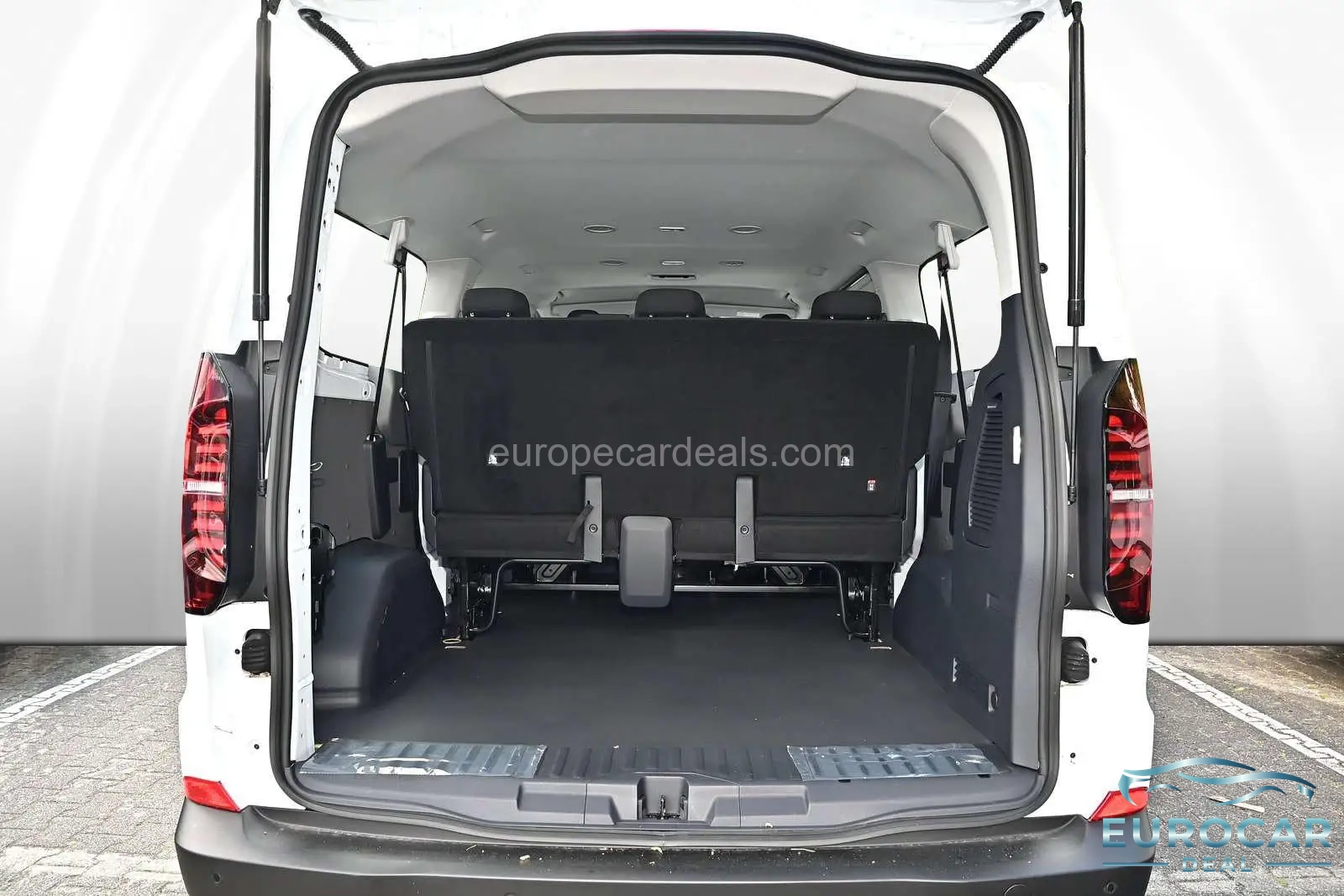 Volkswagen T7 Kombi