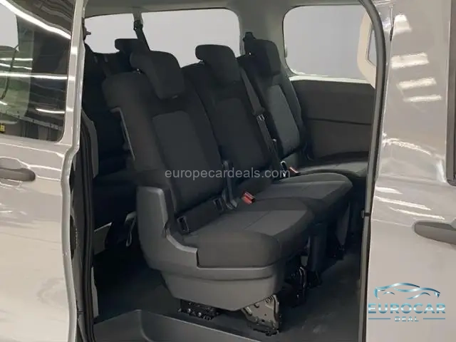 Volkswagen T7 Kombi