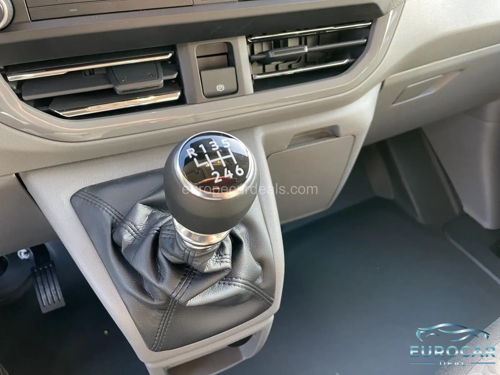 Volkswagen T7 Caravelle