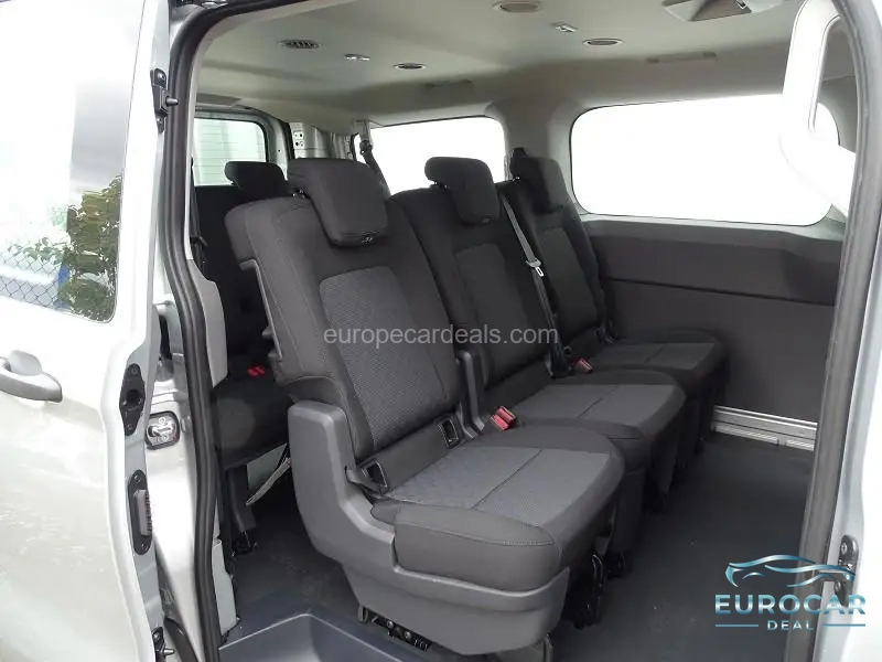 Volkswagen T7 Kombi