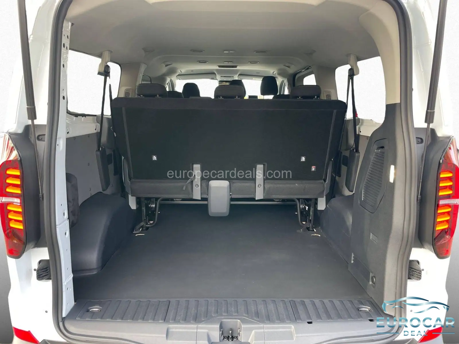 Volkswagen T7 Kombi