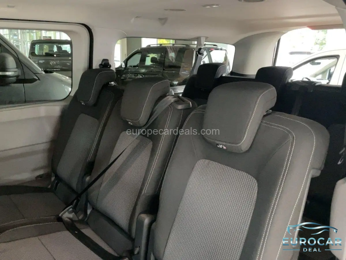 Volkswagen T7 Kombi