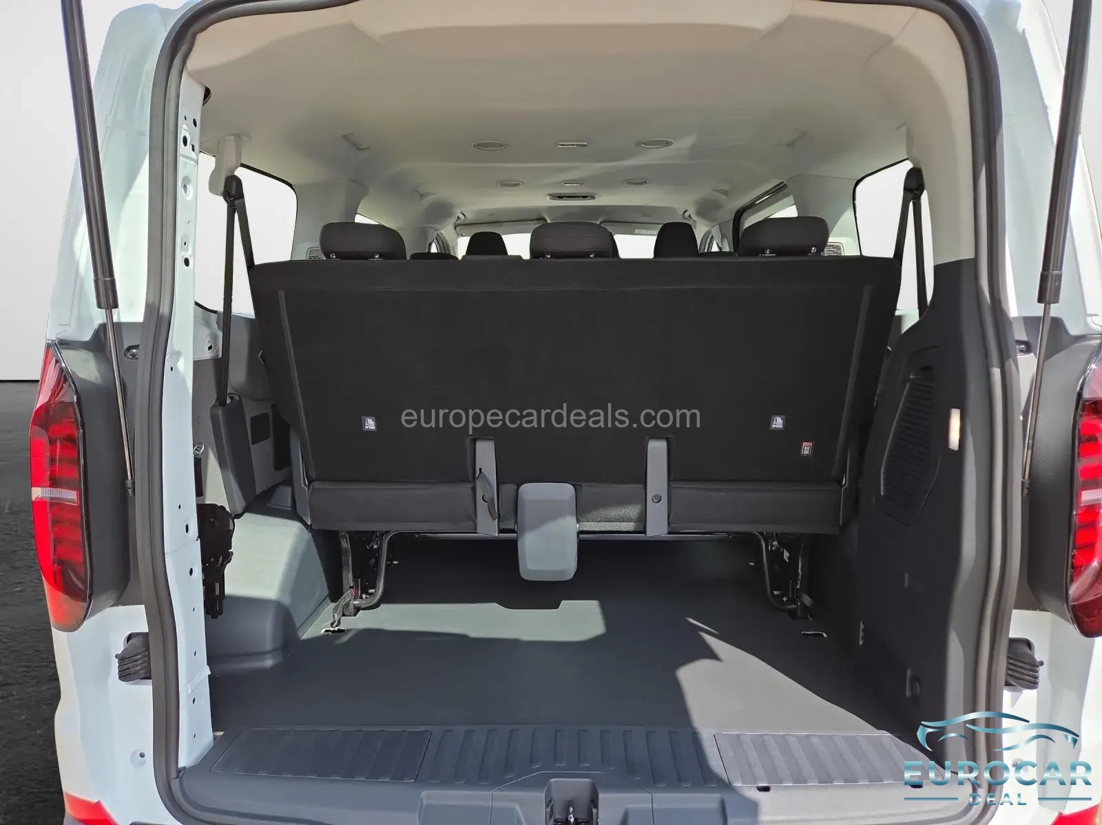 Volkswagen T7 Kombi