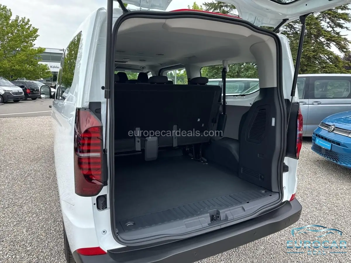 Volkswagen T7 Kombi