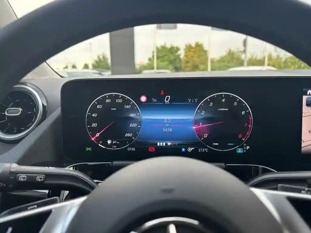 Mercedes-Benz B 180