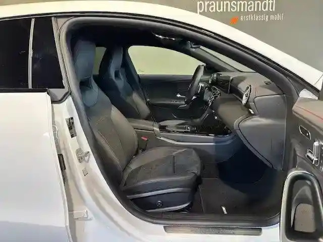 Mercedes-Benz CLA 180 Shooting Brake