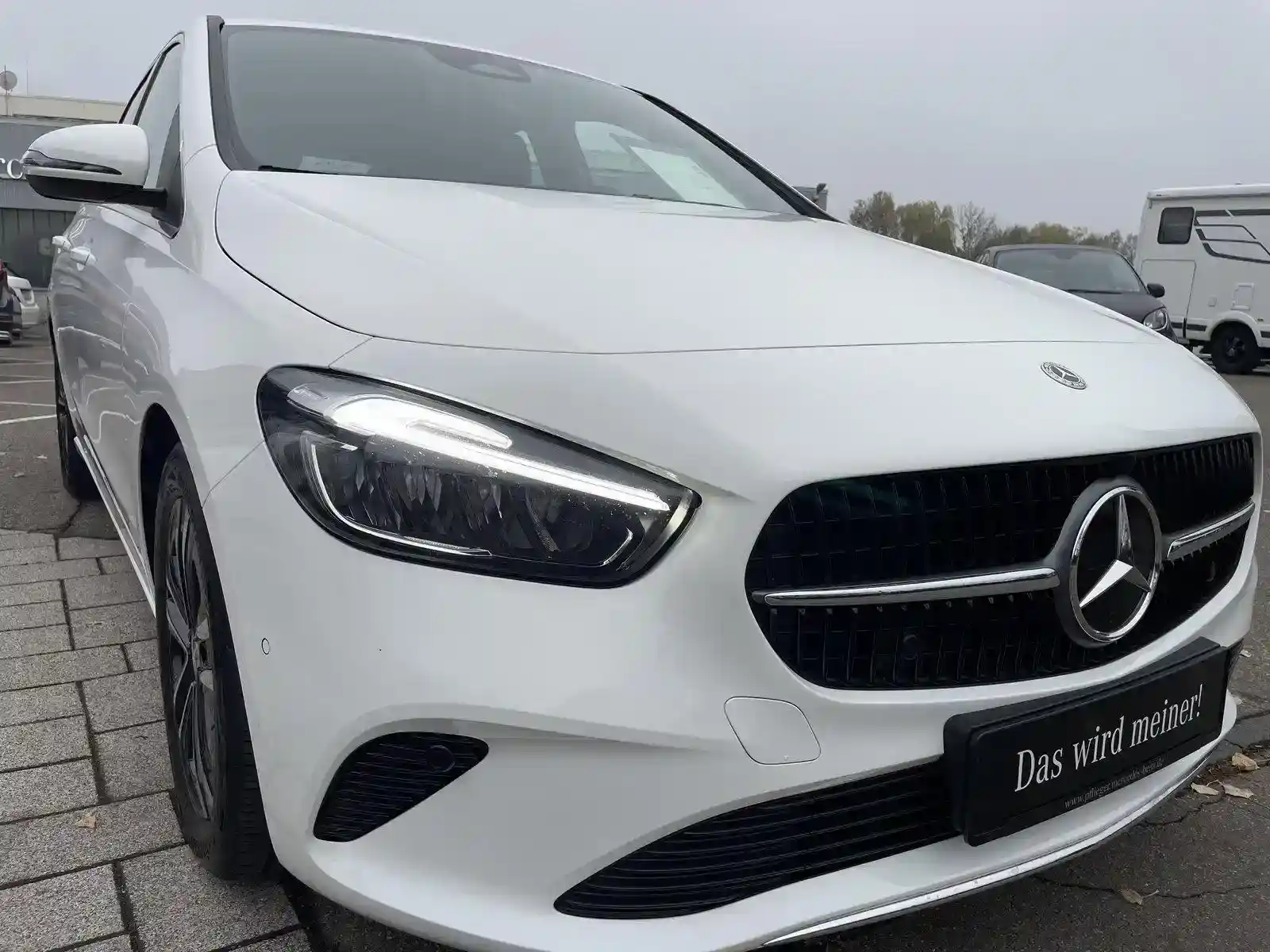 Mercedes-Benz B 180