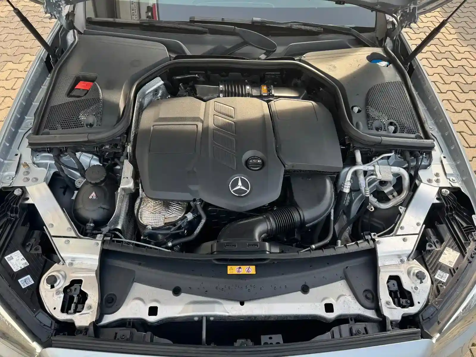 Mercedes-Benz E 200